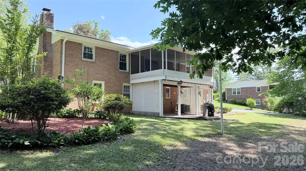 123 Castleton Lane Hendersonville NC 28791