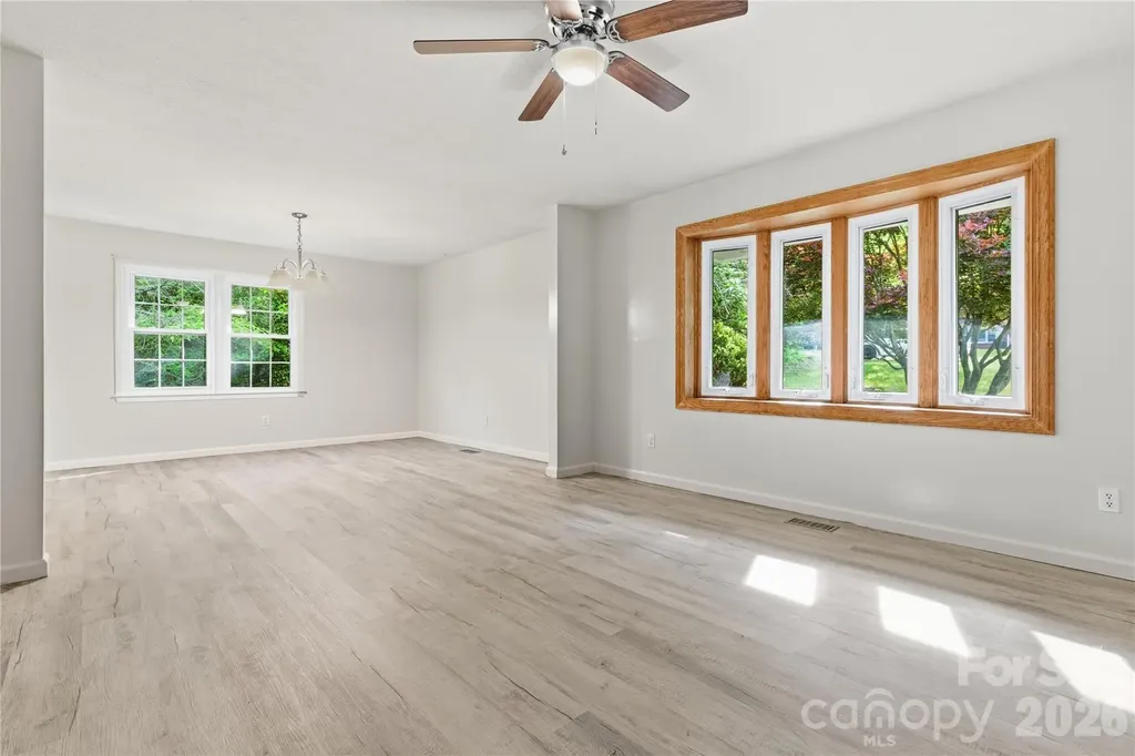 123 Castleton Lane Hendersonville NC 28791