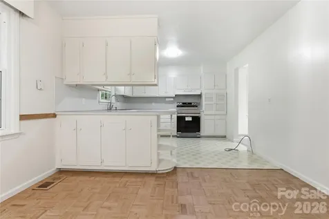 123 Castleton Lane Hendersonville NC 28791