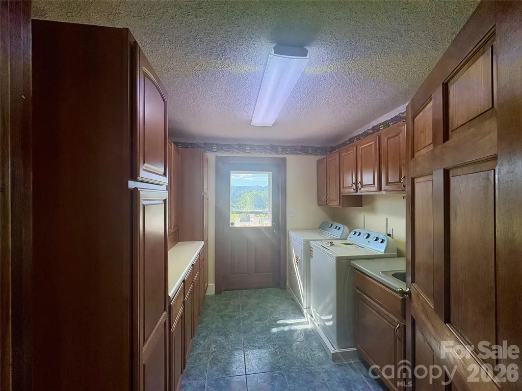 377 Upper Grassy Branch Road Asheville NC 28805