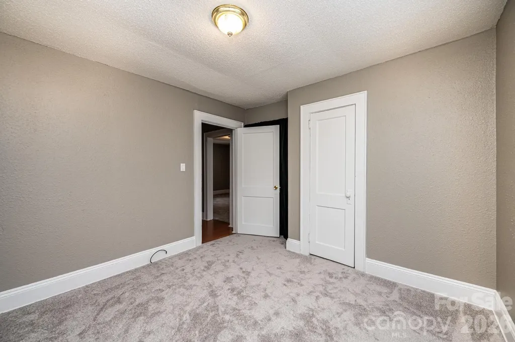 1725 8th Avenue NE Hickory NC 28601