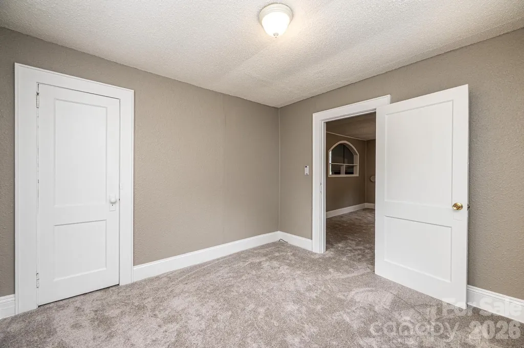 1725 8th Avenue NE Hickory NC 28601