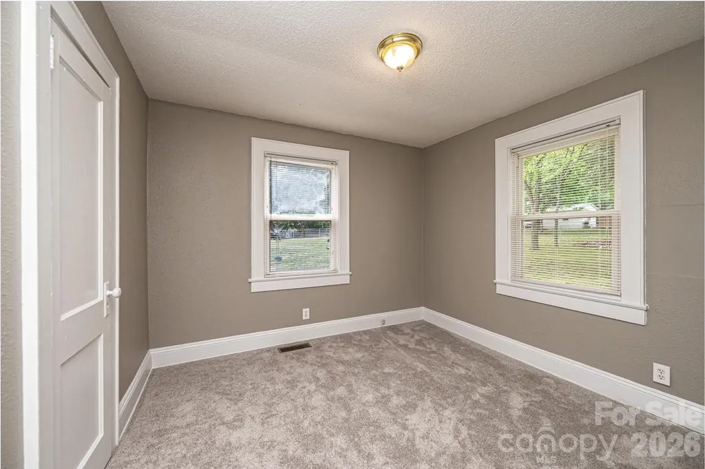 1725 8th Avenue NE Hickory NC 28601