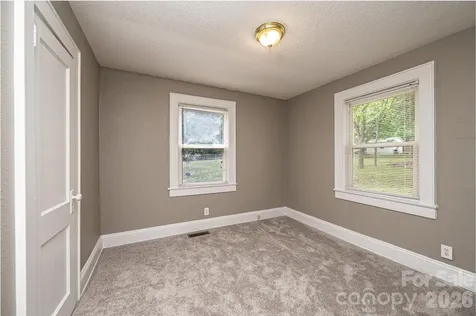 1725 8th Avenue NE Hickory NC 28601