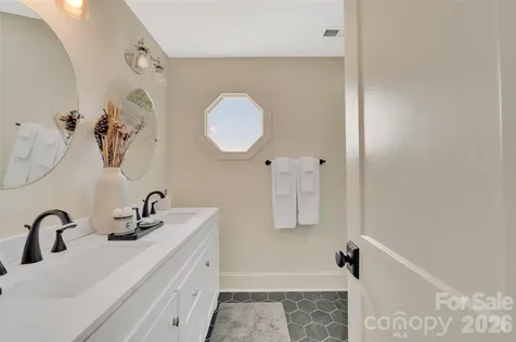 1337 Whispering Oaks Circle Matthews NC 28104