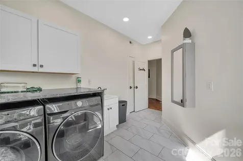 1337 Whispering Oaks Circle Matthews NC 28104