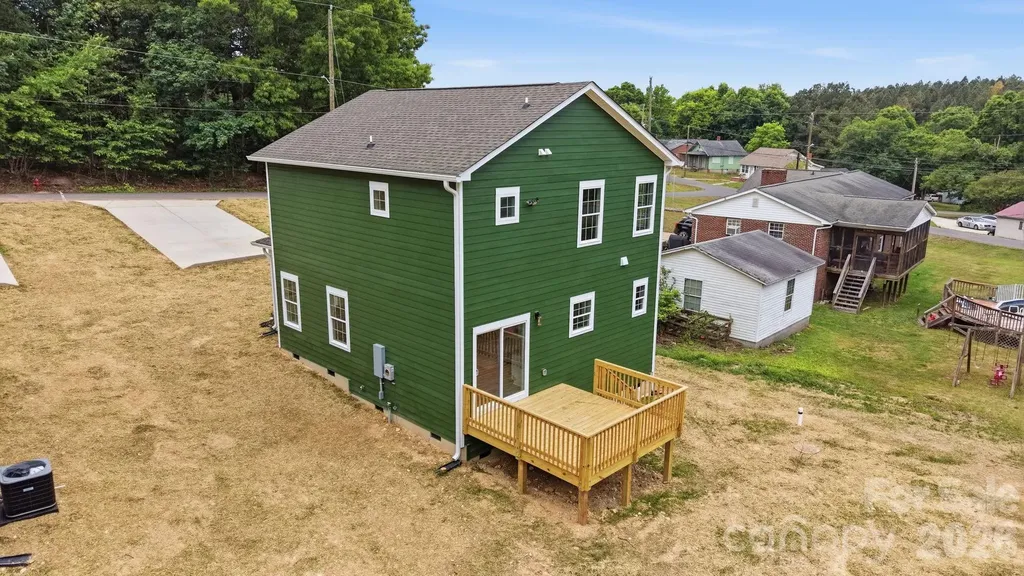 908 Dewey Street Badin NC 28009