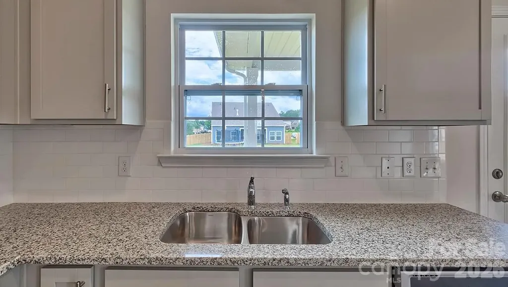 33 Queen Valley Way Waynesville NC 28786