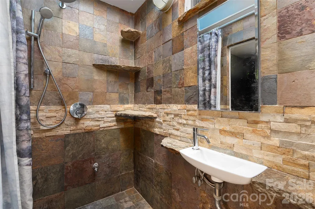 23 Lanvale Avenue Asheville NC 28806