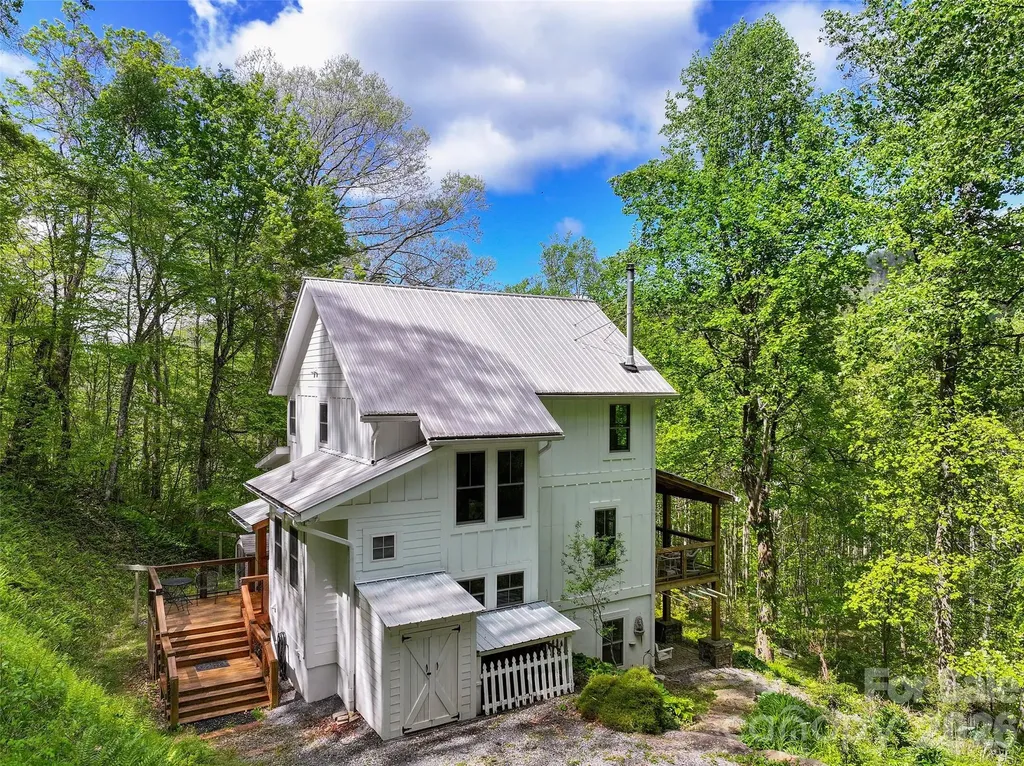 580 Split Pine Cove Clyde NC 28721