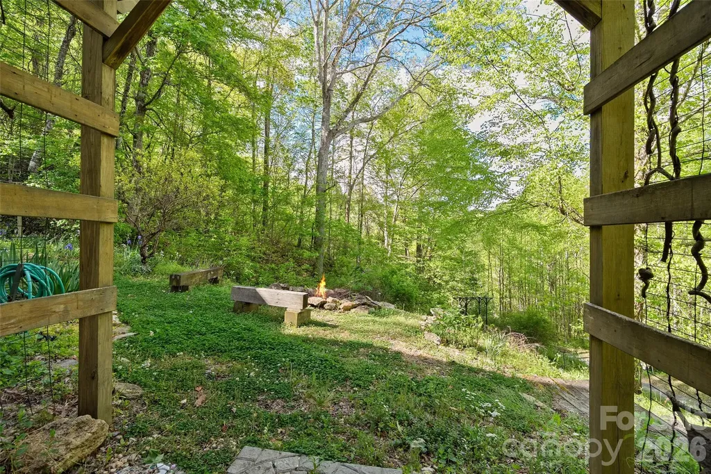 580 Split Pine Cove Clyde NC 28721
