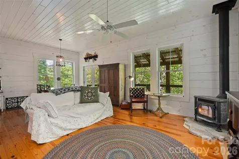 580 Split Pine Cove Clyde NC 28721