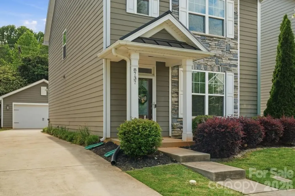 8737 Aspinwall Drive Charlotte NC 28216