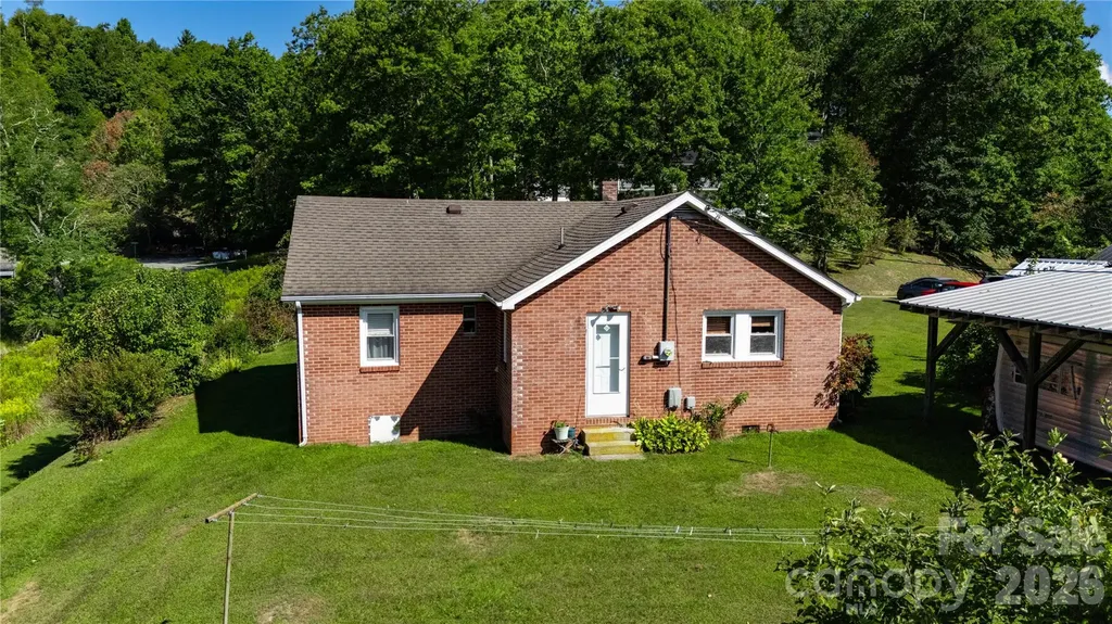 580 Russ Norris Heaton Road Elk Park NC 28622