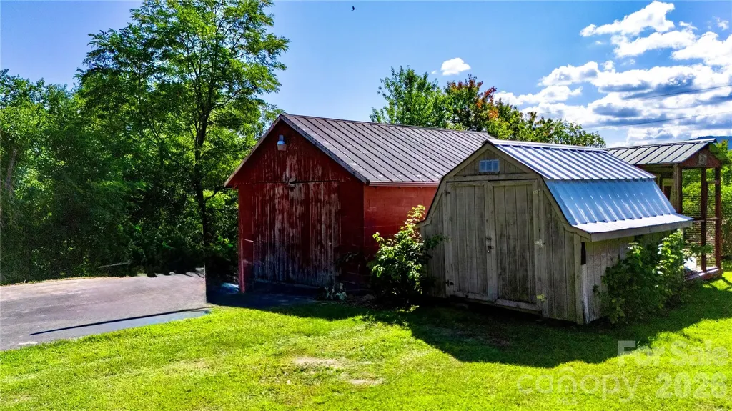 580 Russ Norris Heaton Road Elk Park NC 28622