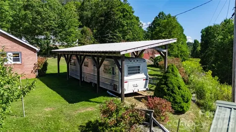 560 Russ Norris Heaton Road Elk Park NC 28622