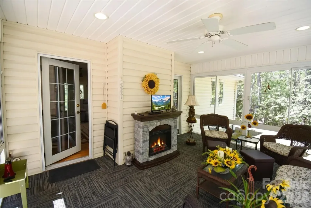 548 Thunder Road Brevard NC 28712