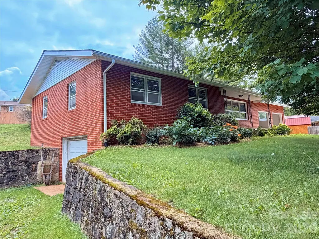 56 Henson Drive Waynesville NC 28786
