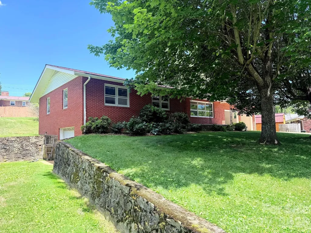 56 Henson Drive Waynesville NC 28786