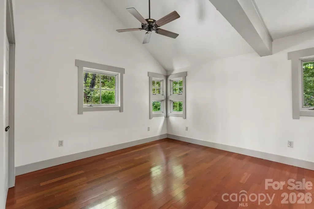 144 Pegg Road Barnardsville NC 28709