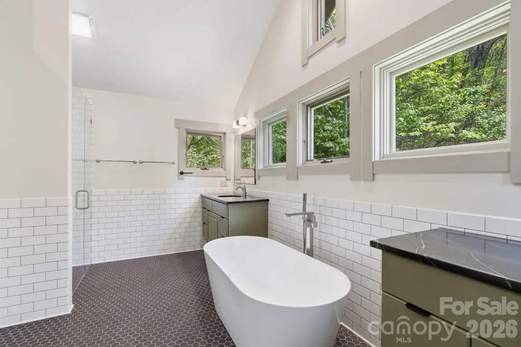 144 Pegg Road Barnardsville NC 28709