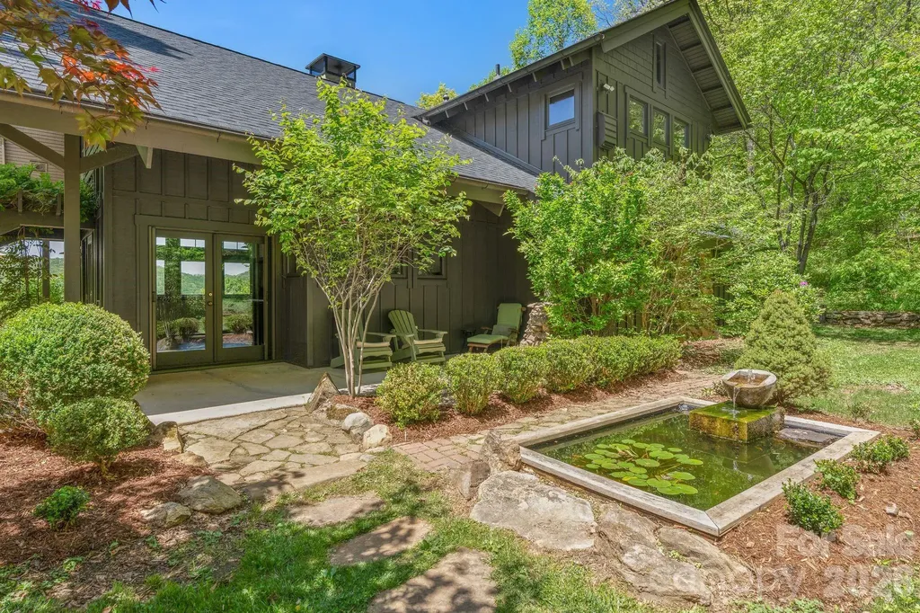144 Pegg Road Barnardsville NC 28709