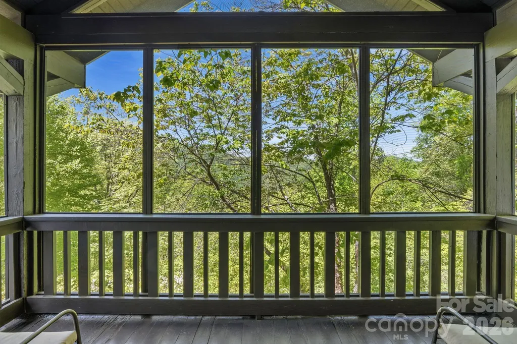 144 Pegg Road Barnardsville NC 28709