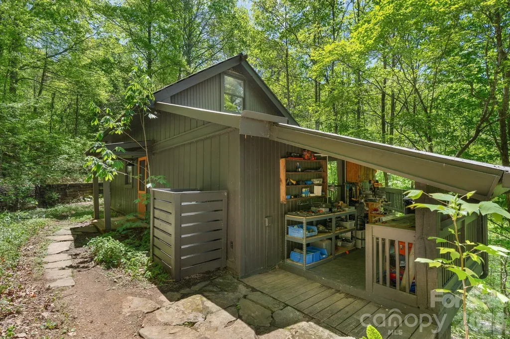 144 Pegg Road Barnardsville NC 28709