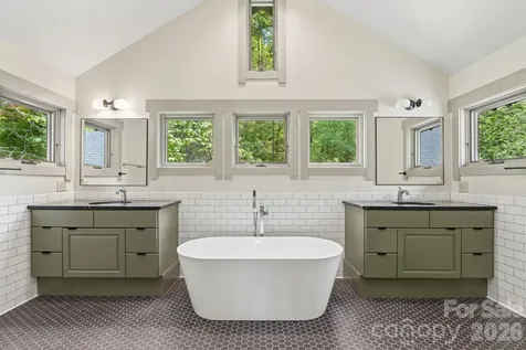 144 Pegg Road Barnardsville NC 28709