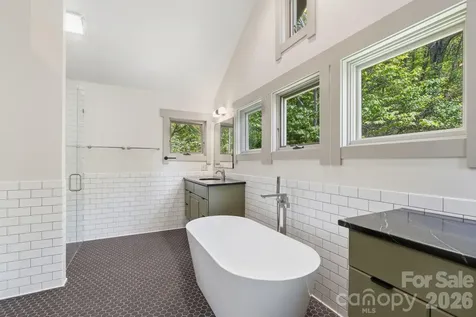 144 Pegg Road Barnardsville NC 28709
