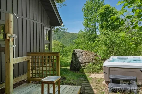 144 Pegg Road Barnardsville NC 28709