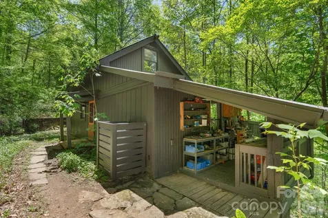 144 Pegg Road Barnardsville NC 28709