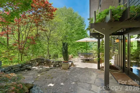 144 Pegg Road Barnardsville NC 28709