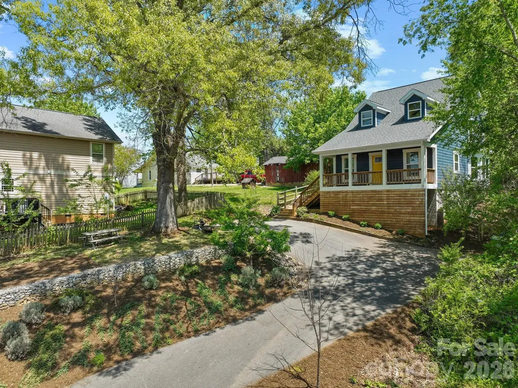 13 Annie Street Asheville NC 28806