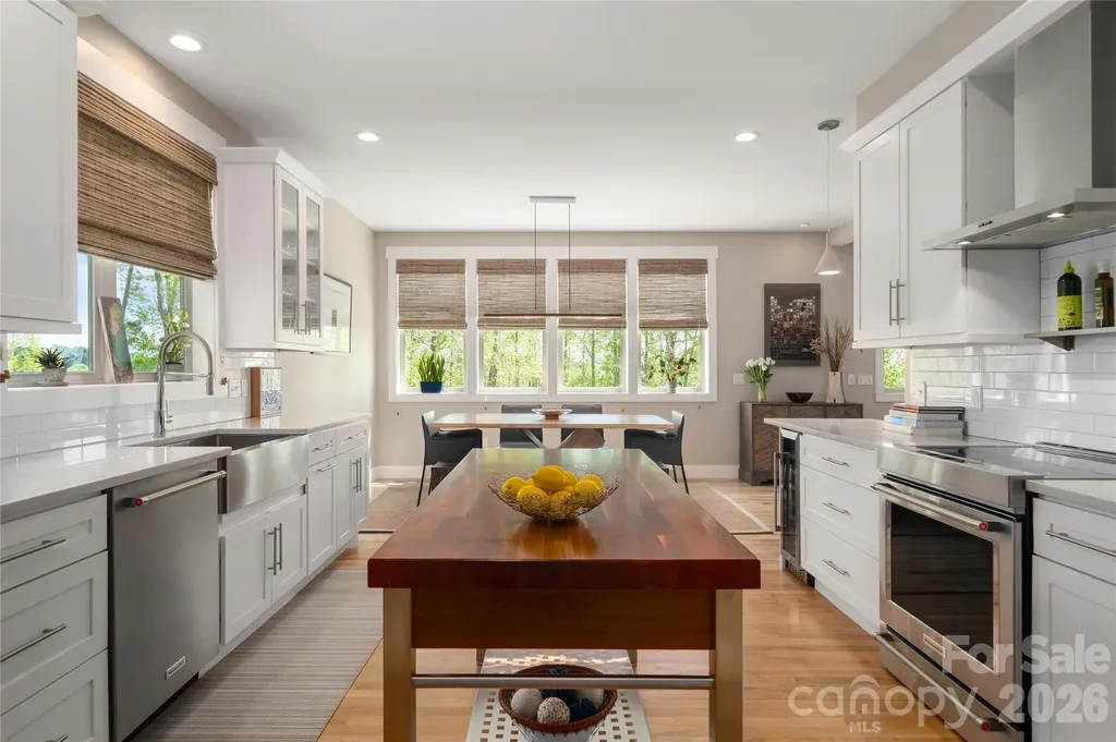 24 Acadia Drive Asheville NC 28806
