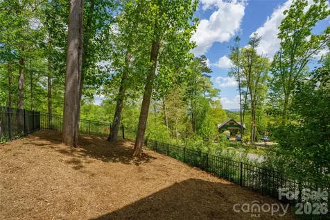 24 Acadia Drive Asheville NC 28806