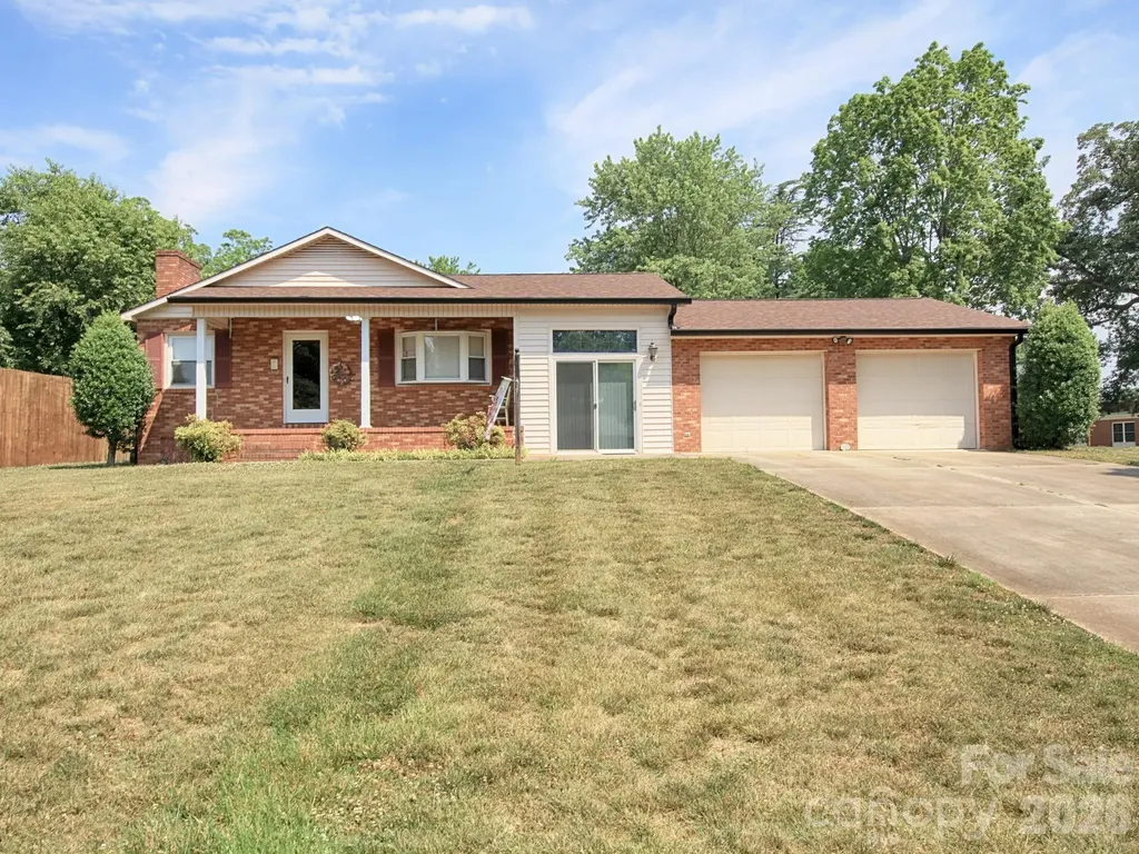 1005 Forest Park Drive Statesville NC 28677