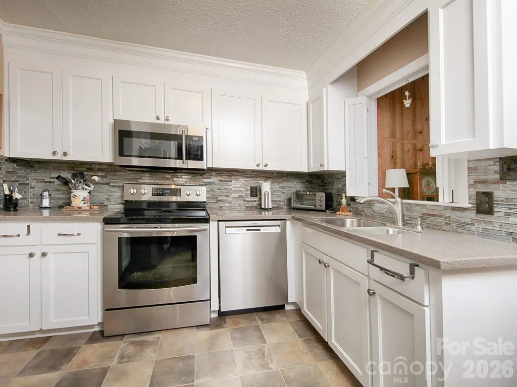 1005 Forest Park Drive Statesville NC 28677