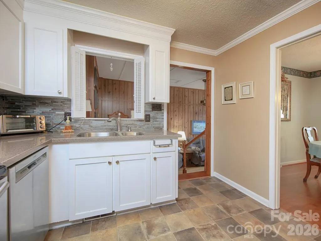 1005 Forest Park Drive Statesville NC 28677