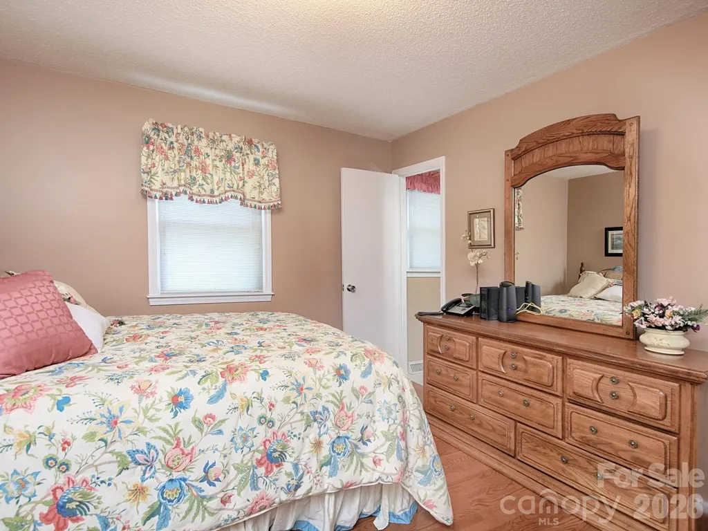 1005 Forest Park Drive Statesville NC 28677