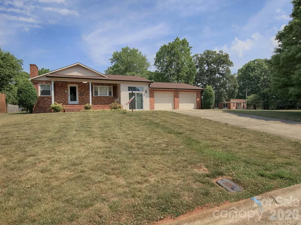 1005 Forest Park Drive Statesville NC 28677