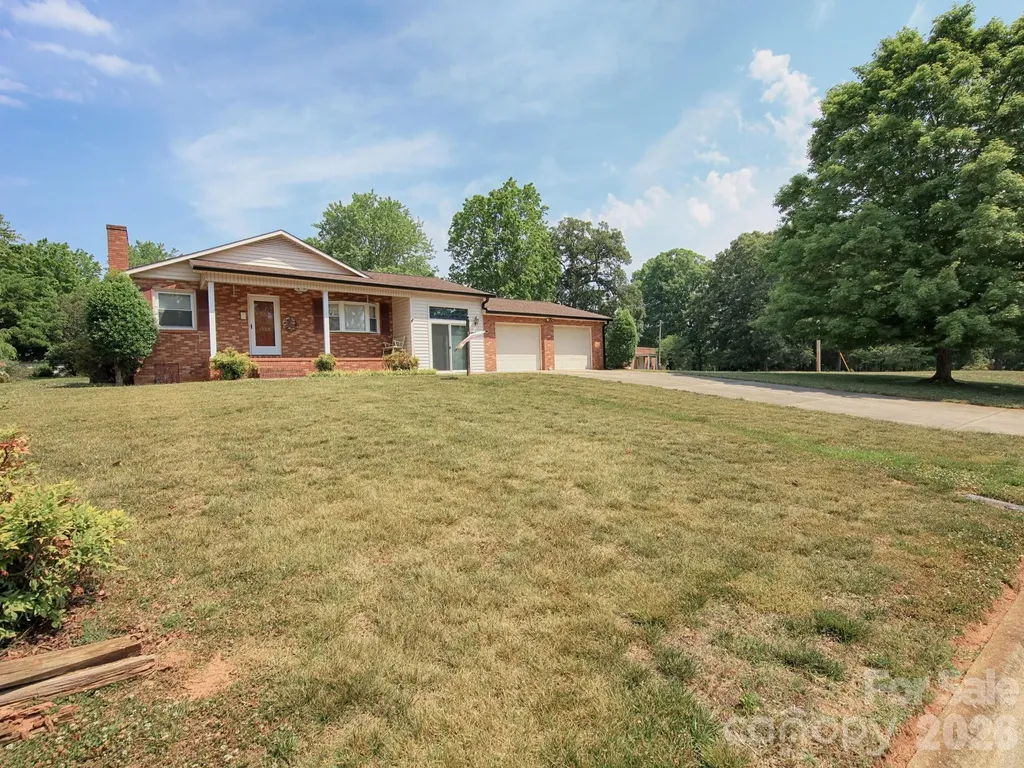 1005 Forest Park Drive Statesville NC 28677