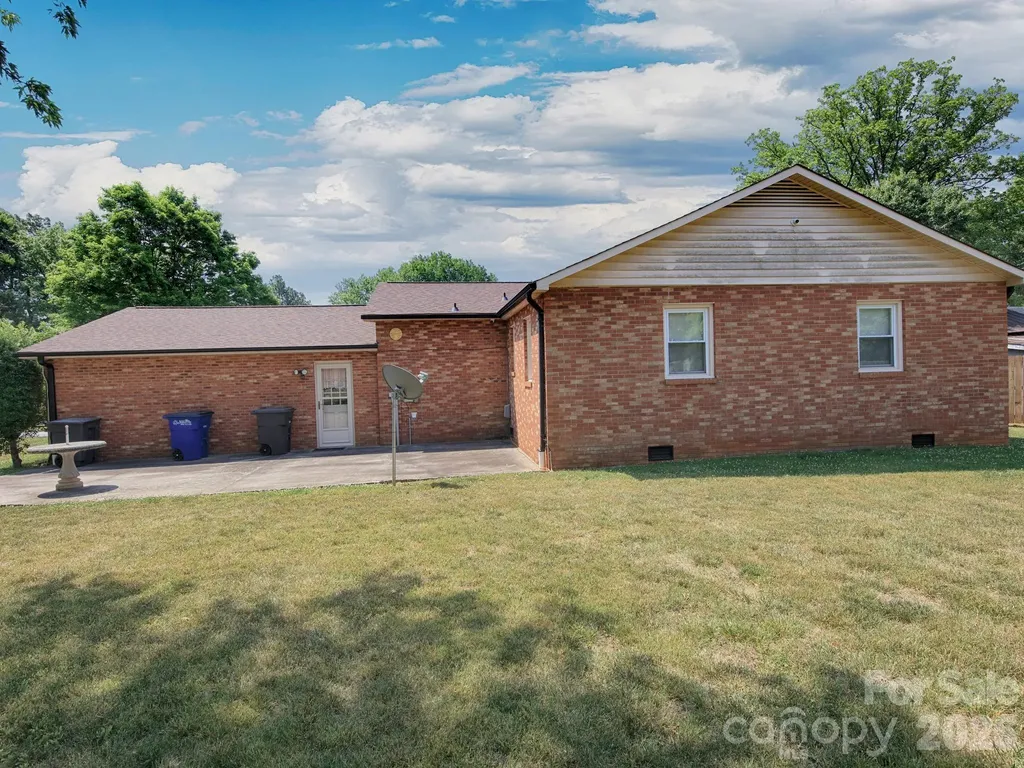 1005 Forest Park Drive Statesville NC 28677