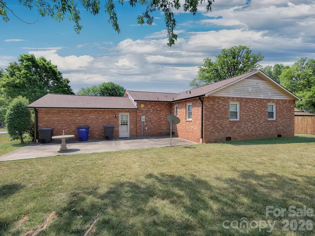 1005 Forest Park Drive Statesville NC 28677