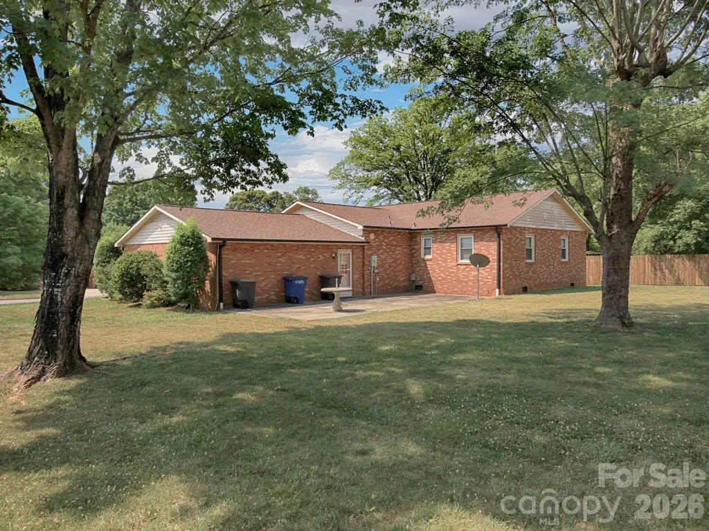 1005 Forest Park Drive Statesville NC 28677