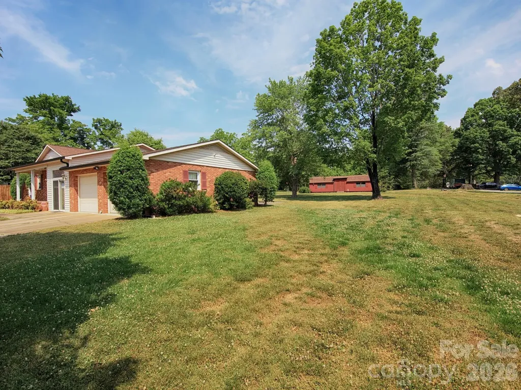 1005 Forest Park Drive Statesville NC 28677