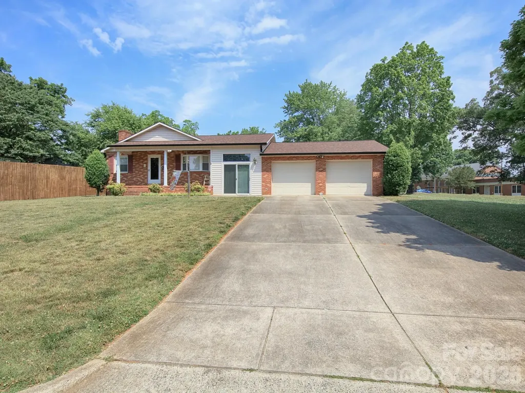 1005 Forest Park Drive Statesville NC 28677