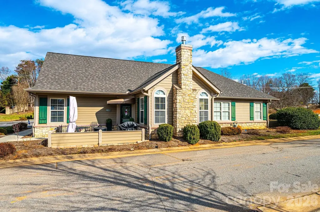 823 Wynnshire Drive Hickory NC 28601