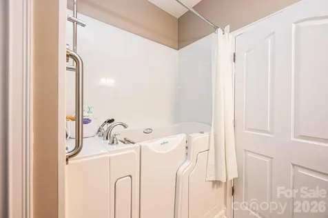 823 Wynnshire Drive Hickory NC 28601