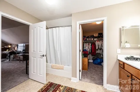 823 Wynnshire Drive Hickory NC 28601